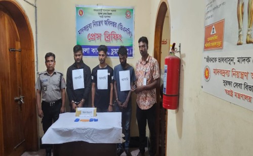 ৪০০ পিস ইয়াবাসহ আটক ৩