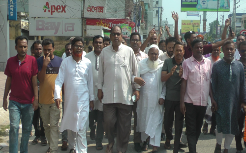 চুয়াডাঙ্গায় ধানের শীষের পক্ষে গণসংযোগকালে শামসুজ্জামান দুদু