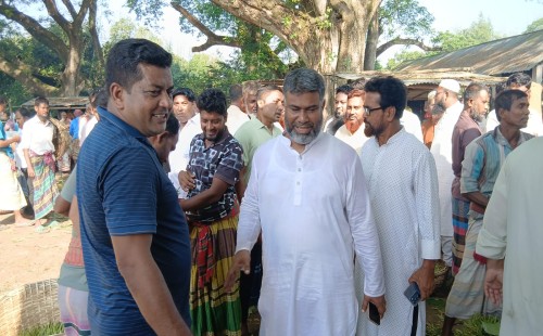 গণসংযোগকালে তৃণমূল গোছানোর বার্তা শরীফুজ্জামান শরীফের