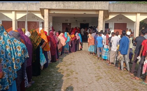 নাটুদহ ইউনিয়নে টিসিবি পণ্য বিক্রি