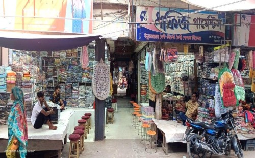 ঝিনাইদহে ব্যবসা-বাণিজ্যে ধস, দোকান খোলা থাকলেও ক্রেতা নেই
