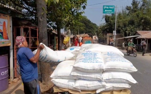 আলমডাঙ্গায় ৪০ বস্তা চোরাই ইউরিয়া সার জব্দ