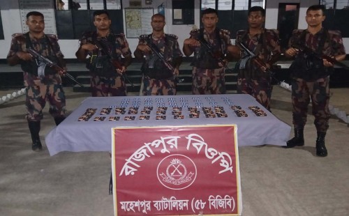গাঁজা, ভারতীয় মদ ও ভায়াগ্রা জব্দ