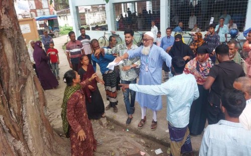 চুয়াডাঙ্গায় পরকীয়া প্রেমিকের সঙ্গে প্রবাসীর স্ত্রীর বিয়ে