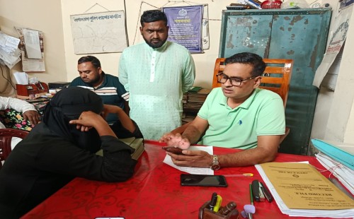 কার্পাসডাঙ্গায় ব্যাংক ম্যানেজারকে ‘হানি ট্র্যাপে’ ফাঁসানোর চেষ্টা