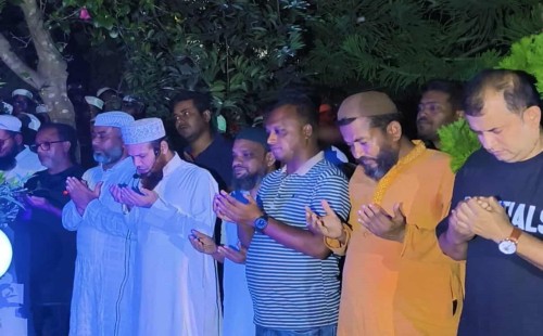 মনোনয়ন ঘোষণার পরই পিতা-মাতার কবর জিয়ারত করলেন শরীফুজ্জামান শরীফ