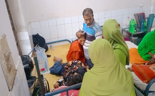 আলমডাঙ্গার ব্রিজ মোড়ে লাটাহাম্বার-মোটরসাইকেলের সংঘর্ষ