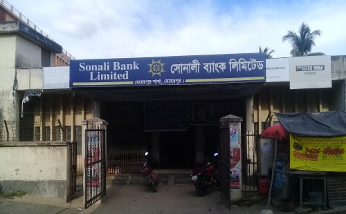 ৫ লাখ টাকা নিয়ে পালাতে গিয়ে আটক ২