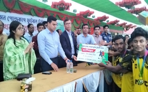 মেহেরপুরে ফুটবল টুর্নামেন্টের পুরস্কার বিতরণ