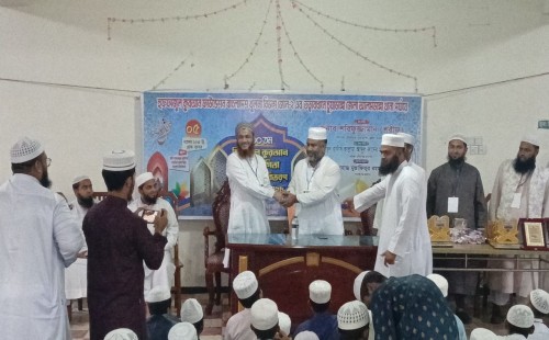 আলমডাঙ্গায় হিফজুল কুরআন প্রতিযোগিতার পুরস্কার বিতরণকালে শরীফুজ্জামান