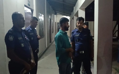চুয়াডাঙ্গায় কালেক্টরেট স্কুলে গাঁজা সেবন