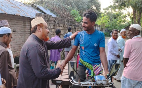 মনোহরপুর ইউনিয়নে গণসংযোগকালে  রুহুল আমিন