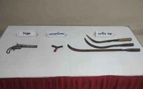 গাংনীতে পিস্তল, গুলি ও দেশীয় অস্ত্র উদ্ধার