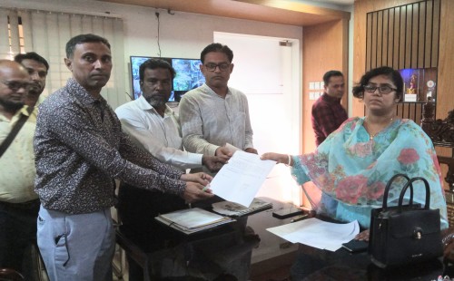 দামুড়হুদায় কৃষকের হাতে উপ-সহকারী কৃষি কর্মকর্তা লাঞ্ছিত