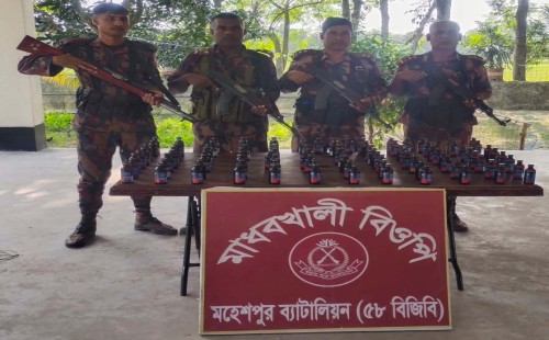 জীবননগর ও মহেশপুরে বিজিবির পৃথক অভিযান  মাদক উদ্ধার, দুই নারী আটক