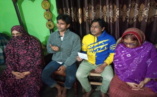 ফলের দোকান ভাঙচুরের প্রতিবাদে সংবাদ সম্মেলন