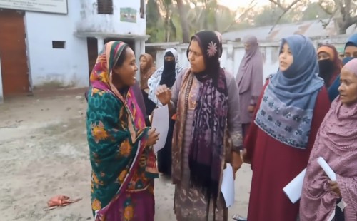দর্শনায় ধানের শীষে পক্ষে নারীদের গণসংযোগ