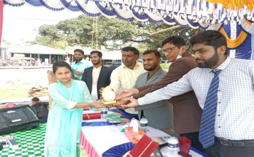 দামুড়হুদায় কৃতী শিক্ষার্থীদের সংবর্ধনা