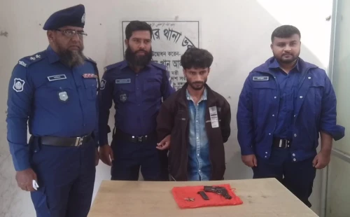 মুজিবনগরে যৌথ অভিযানে বিদেশি অস্ত্রসহ যুবক আটক