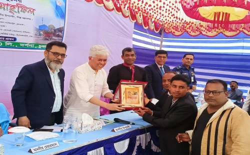 আখের সর্বোচ্চ ফলনে পুরস্কার পেলেন উথলীর শামীম