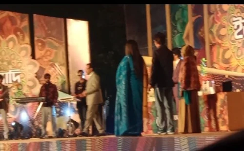 দামুড়হুদার নাটুদাহ হাইস্কুল মাঠে ‘ইত্যাদি’র পর্ব ধারণ