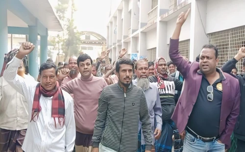 মেহেরপুরে সার না পেয়ে ডিলারের বিরুদ্ধে শতাধিক কৃষকের বিক্ষোভ