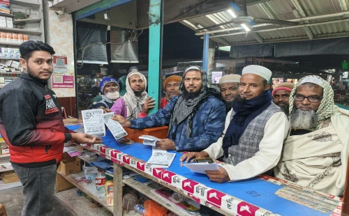 আন্দুলবাড়ীয়ায় হাতপাখার প্রার্থীর পক্ষে লিফলেট বিতরণ