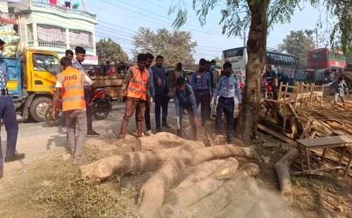 ঝিনাইদহে মহাসড়কের পাশের অবৈধ স্থাপনা উচ্ছেদ