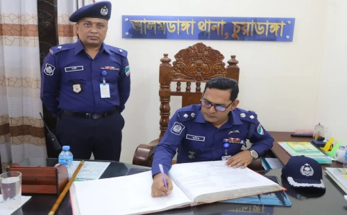 আলমডাঙ্গা থানা পরিদর্শনকালে নবাগত পুলিশ সুপার মনিরুল ইসলাম