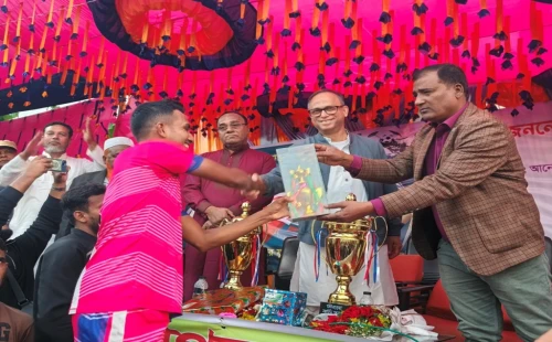 আন্দুলবাড়ীয়ায় ফুটবল টুর্নামেন্টের ফাইনাল ও পুরস্কার বিতরণ অনুষ্ঠানে বাবু খান
