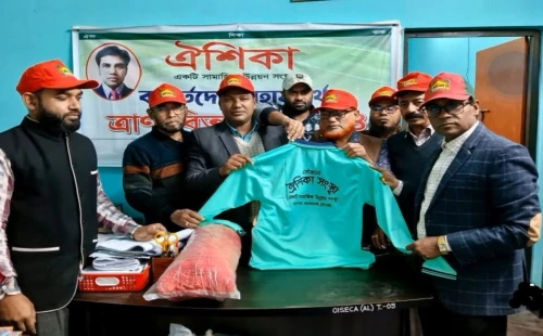 আলমডাঙ্গা ব্যায়ামাগারে গেঞ্জি ও ক্যাপ প্রদান