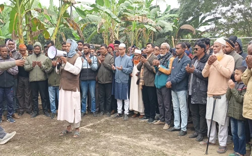 জীবননগরে বিএনপি নেতার কবর জিয়ারত ও পরিবারের খোঁজখবর নিলেন বাবু খান