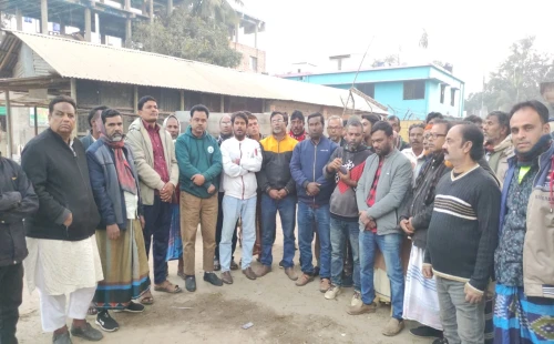 সরোজগঞ্জে তারেক রহমানের স্বদেশ প্রত্যাবর্তন উপলক্ষে খাবার বিতরণ