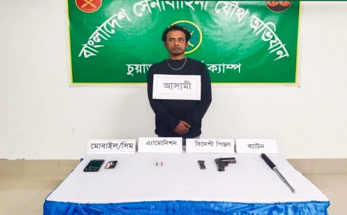 জীবননগরে বাইসাইকেল শো-রুমে যৌথ বাহিনীর অভিযানে বিদেশি পিস্তল ও গুলিসহ যুবক আটক