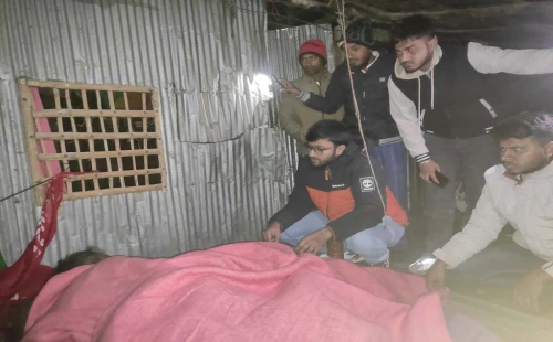 দর্শনায় অসহায়দের মাঝে কম্বল বিতরণ