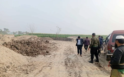 দামুড়হুদায় তিন ফসলি জমির মাটি কাটায় জমির মালিককে অর্থদণ্ড