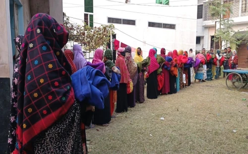 চুয়াডাঙ্গায় শীতার্তদের মাঝে শীতবস্ত্র বিতরণ
