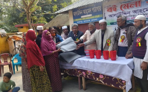 আলমডাঙ্গায় কম্বল ও শিশু-কিশোরদের পুরস্কার বিতরণ