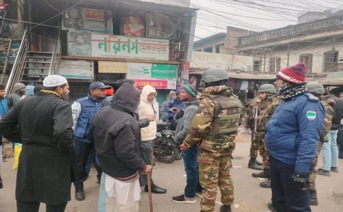 চুয়াডাঙ্গায় পুলিশ-সেনাবাহিনীর যৌথ অভিযানে ৩৭ জনকে জরিমানা