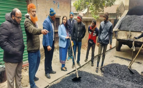 আলমডাঙ্গায় কার্পেটিং সড়ক নির্মাণ কাজের উদ্বোধন