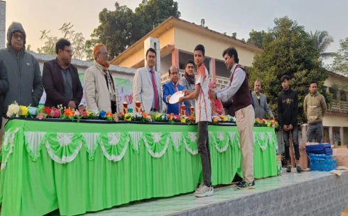 জীবননগরে কৃতী শিক্ষার্থীদের পুরস্কৃত