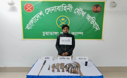 জীবননগরে দেশীয় অস্ত্রসহ যুবক আটক