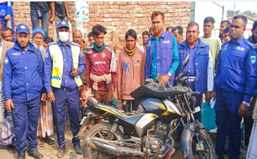 আলমডাঙ্গায় পুলিশের মোটরসাইকেল চেকিং কার্যক্রম