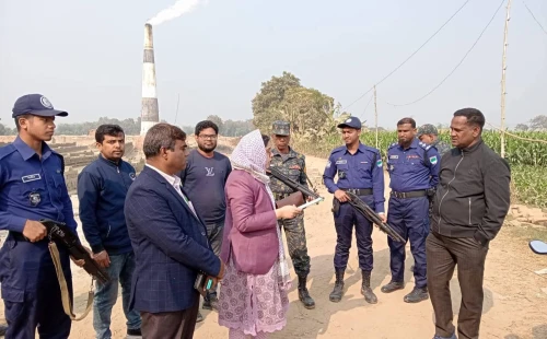 মেহেরপুরে ফিক্সড চিমনি ও কাঠ ব্যবহারের দায়ে দুই ইটভাটাকে ২ লাখ টাকা জরিমানা