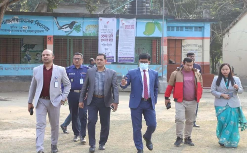 আলমডাঙ্গায় ঝুঁকিপূর্ণ ভোটকেন্দ্র পরিদর্শনে জেলা প্রশাসক ও পুলিশ সুপার