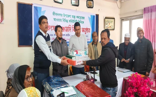 জীবননগরে কমিউনিটি ক্লিনিকে চিকিৎসা সরঞ্জামাদি বিতরণ