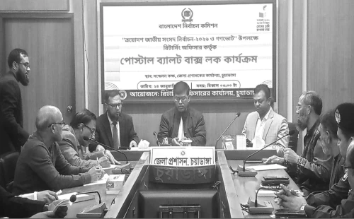 চুয়াডাঙ্গায় পোস্টাল ব্যালট বাক্স লক সম্পন্ন