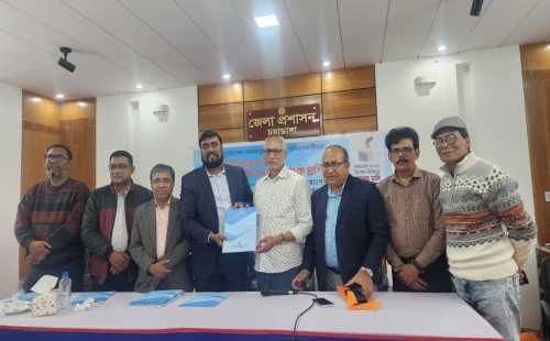 চুয়াডাঙ্গায় নির্বাচনকালীন সাংবাদিকতা প্রশিক্ষণ কর্মশালার সমাপনী দিনে ডিসি কামাল হোসেন