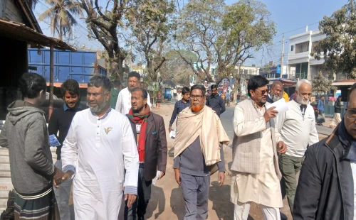 সরোজগঞ্জে ধানের শীষের পক্ষে শরীফুজ্জামানের গণসংযোগ ও পথসভা