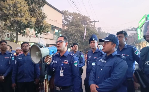 হাটবোয়ালিয়া বাজারে মতবিনিময় সভায় পুলিশ সুপার মনিরুল ইসলাম